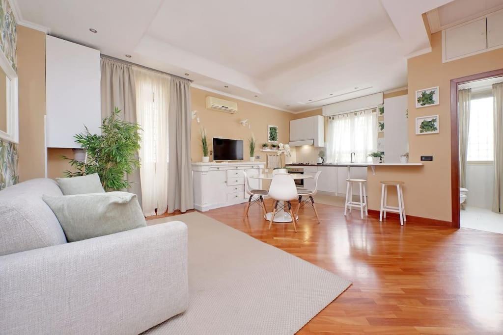 Lucky Domus Tuscolano Apartment *