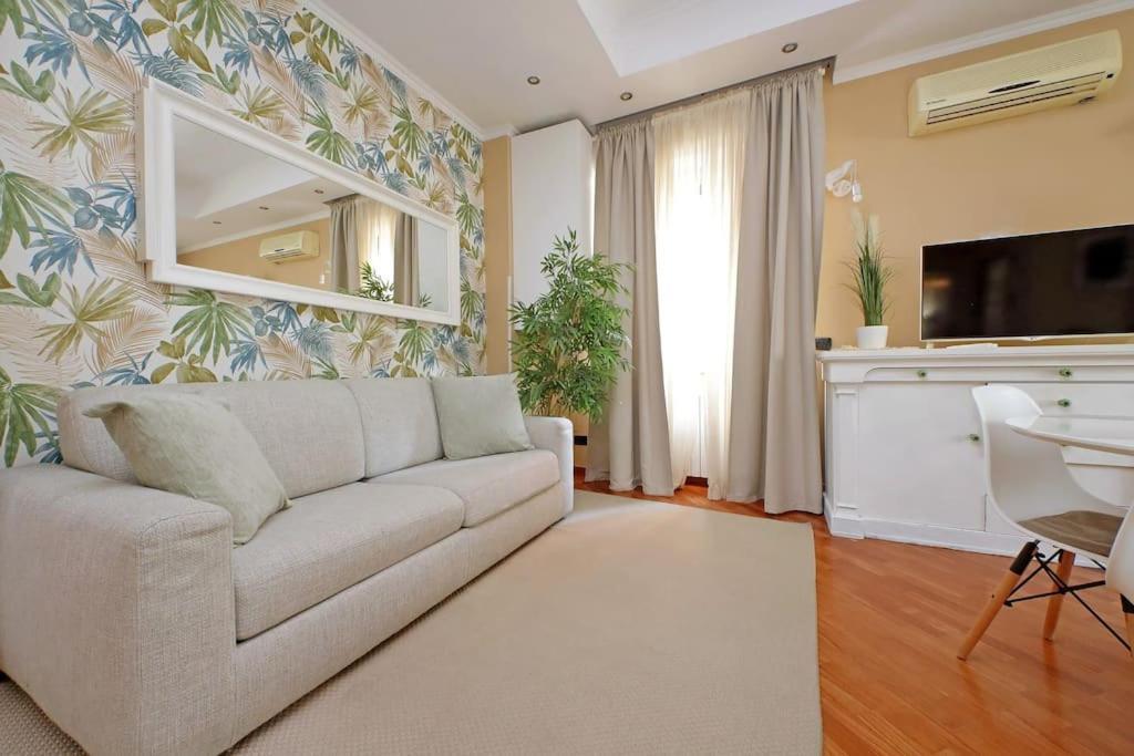 Lucky Domus Tuscolano Rom