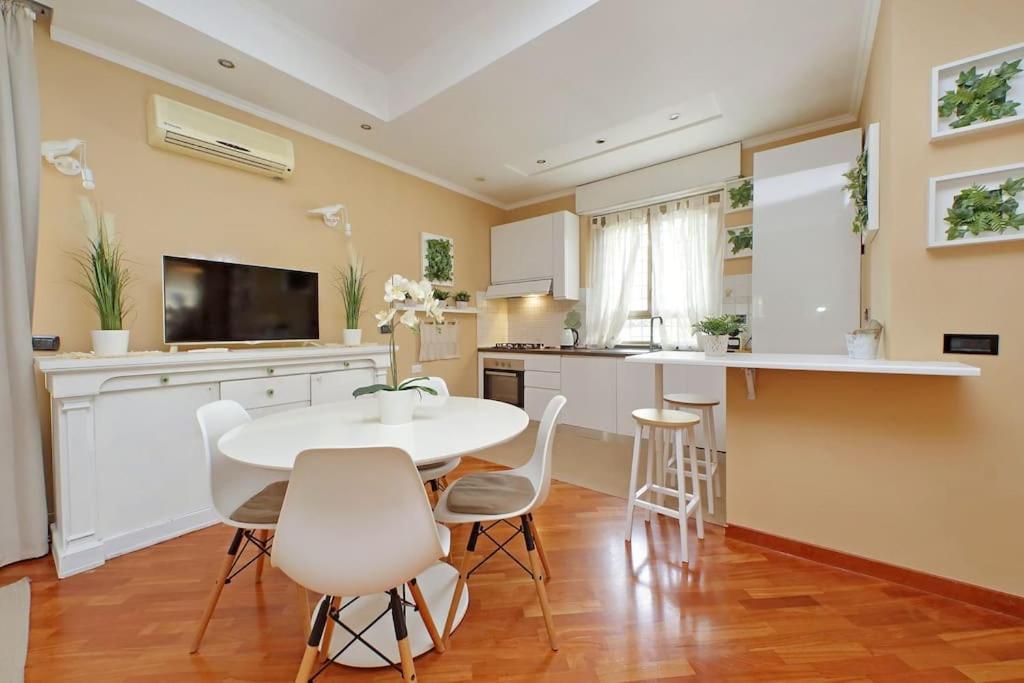 Lucky Domus Tuscolano Apartment *