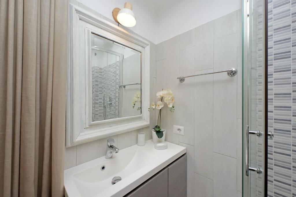 Lucky Domus Tuscolano Apartment Rom